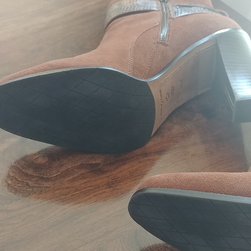 Shoes - Picture 5 of 6